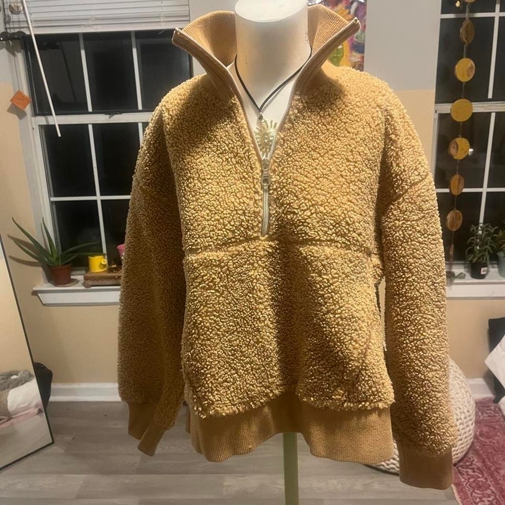 Kylan tan quarter zip teddy fleece jacket in size M